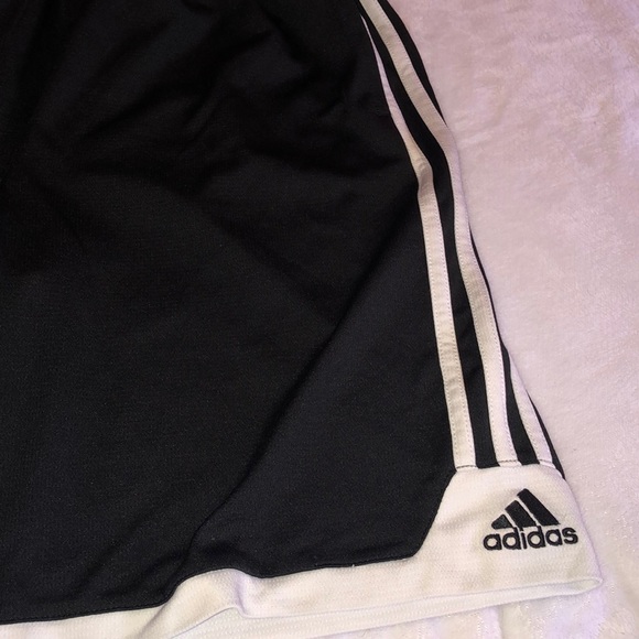 2 Adidas drawstring shorts with pockets - Picture 2 of 6
